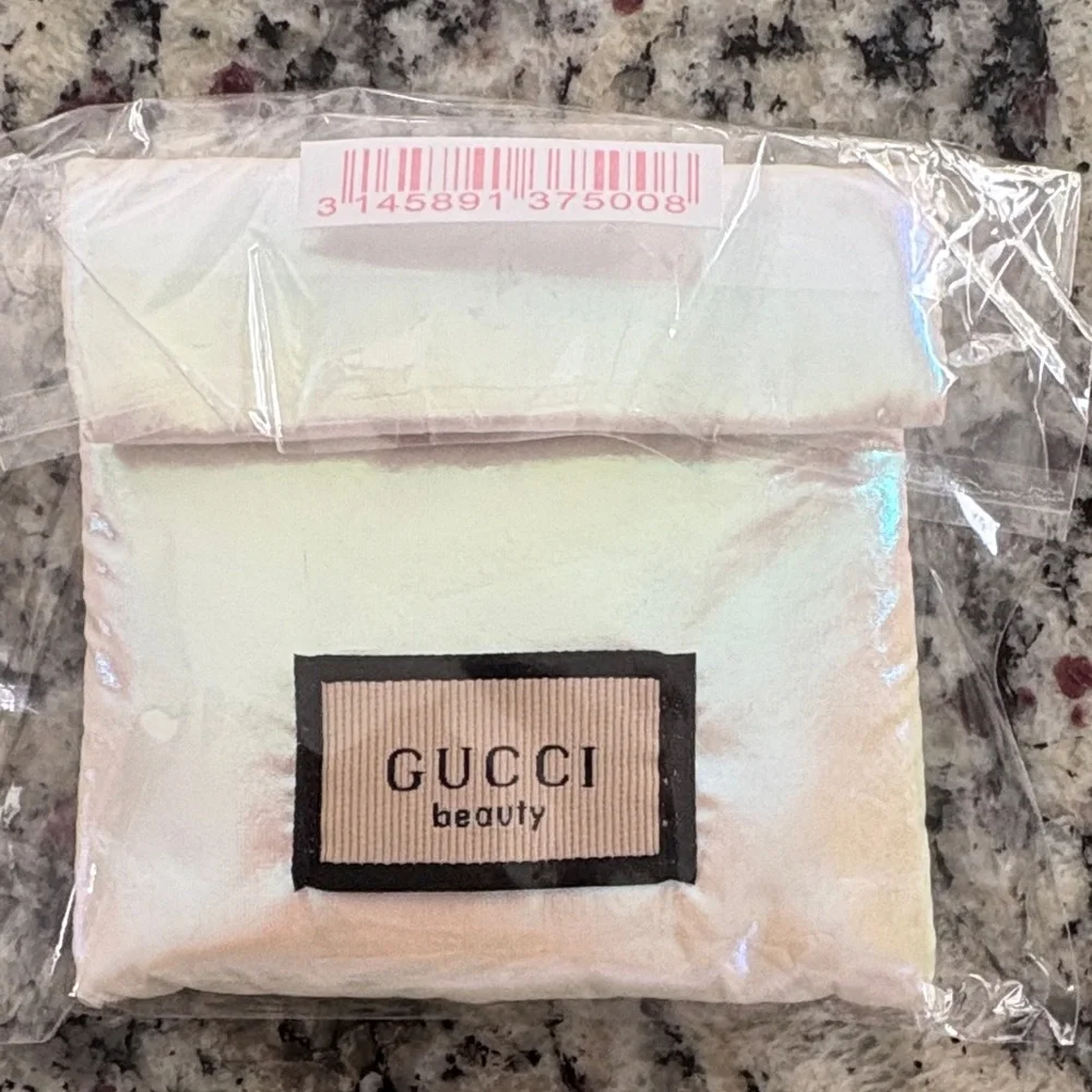 Gucci Beauty Pouch with Heart Mirror - White and Pink - Picture 8 of 8